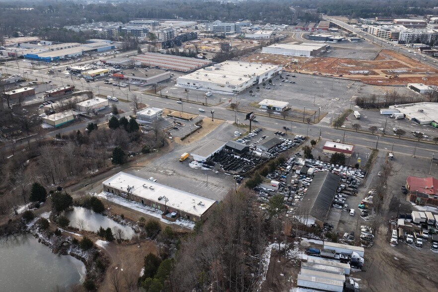 More Photos Of 4409 N Tryon St, Charlotte Auto Dealership For Sale