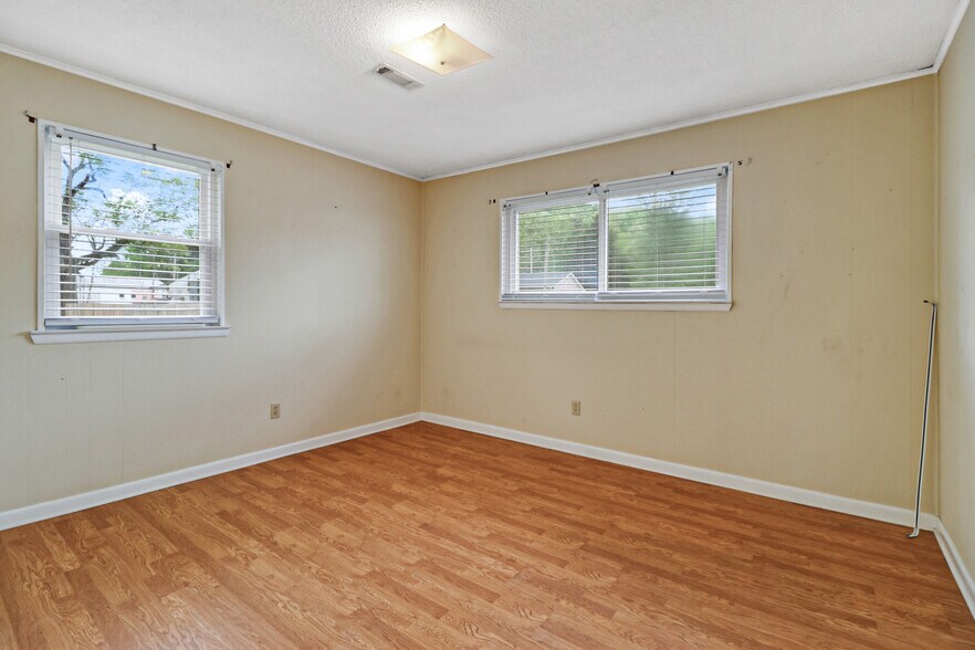 More Photos Of 148 Porter Ln, Spring City Specialty For Sale