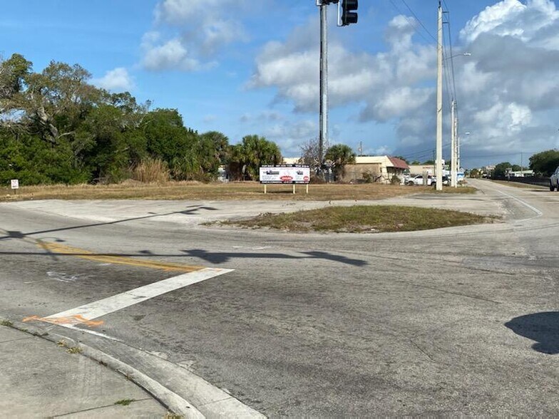 More Photos Of 920 SE Dixie Hwy, Stuart Land For Sale