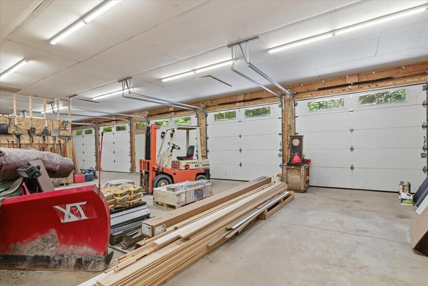 More Photos Of 424 PA-390, Tafton Light Manufacturing For Sale
