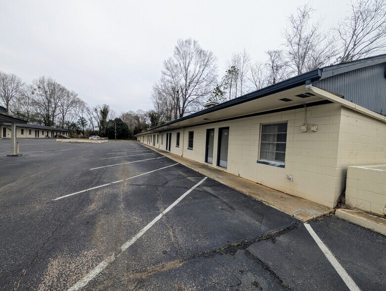 More Photos Of 1134 US Highway 80, Selma Hotel For Sale