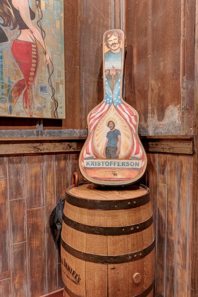 More Photos Of 114-116 17th Ave S, Nashville Office For Sale