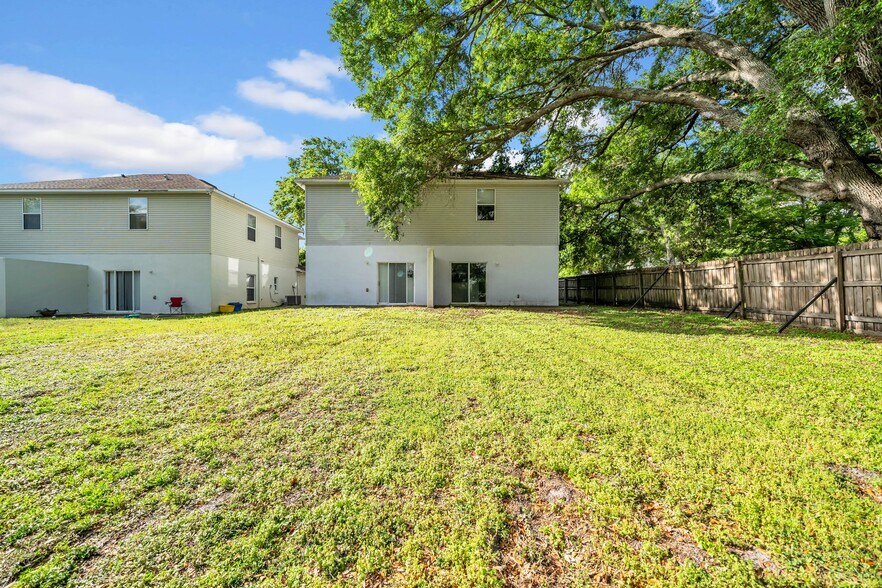 More Photos Of 5001 Beechcraft Way, Seffner Apartments For Sale