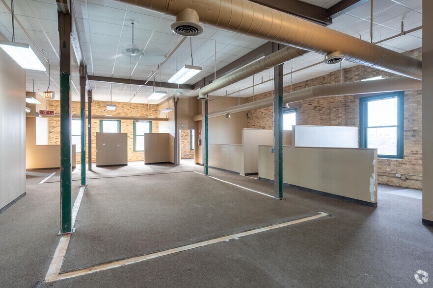 More Photos Of 1925 N Clybourn Ave, Chicago Loft Creative Space For Lease