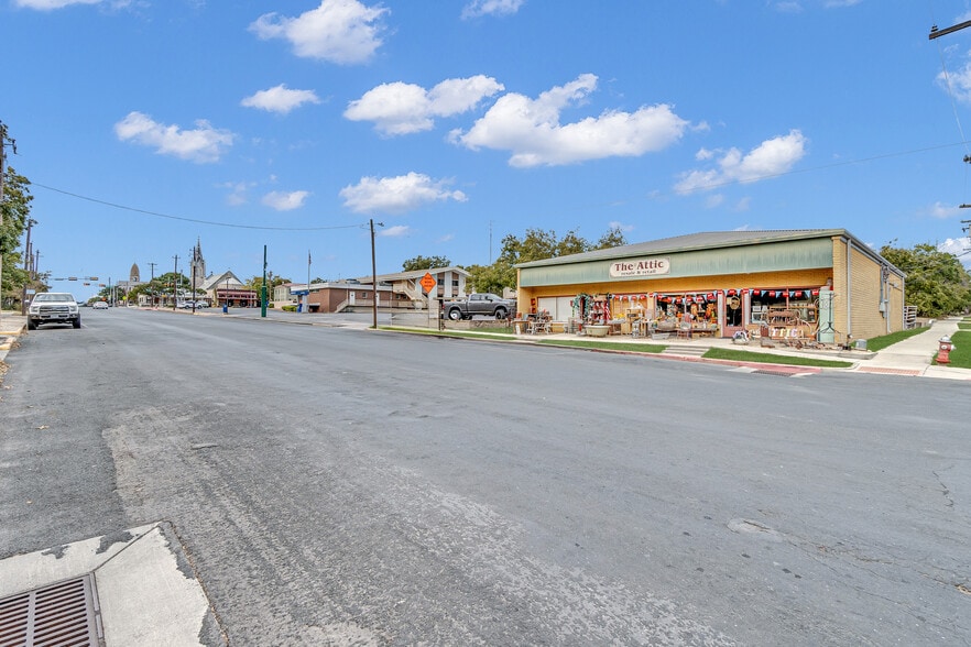 More Photos Of 112 N Orange St, Fredericksburg Storefront Retail Office For Sale