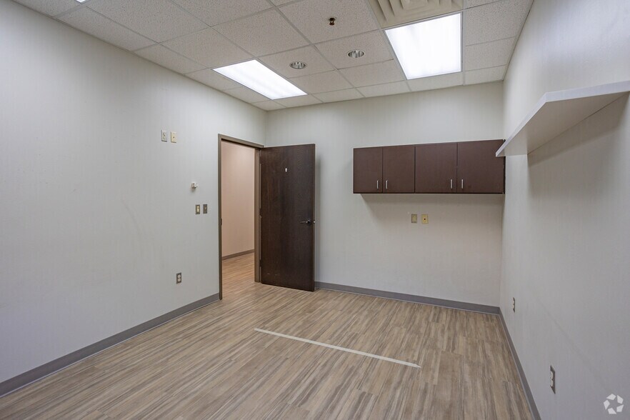 More Photos Of 14001 McAuley Blvd, Oklahoma City Medical For Sale