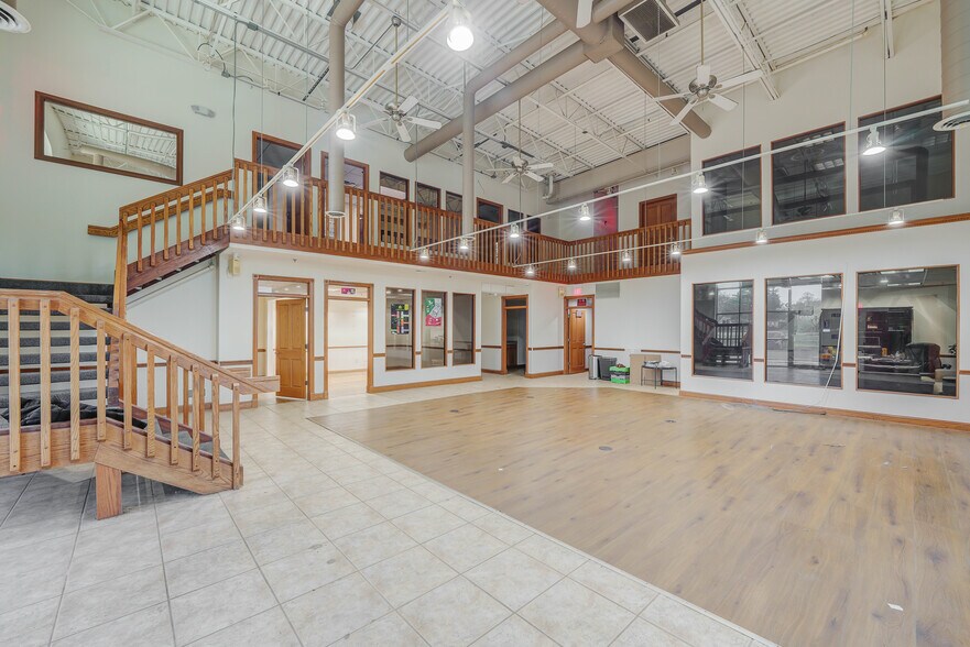 More Photos Of 10410-10426 163rd Pl, Orland Park Manufacturing For Sale