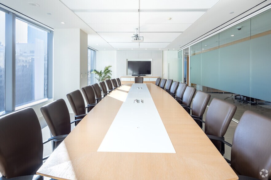 More Photos Of 333 Bay St, Toronto Office For Sale