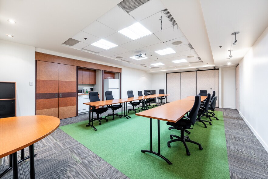 More Photos Of 250 Boul De La Concorde E, Laval Loft Creative Space For Sale