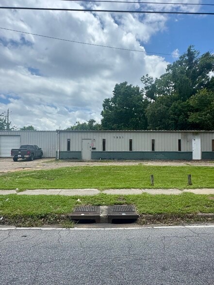 Primary Photo Of 1951 Duval St, Mobile Warehouse For Sale