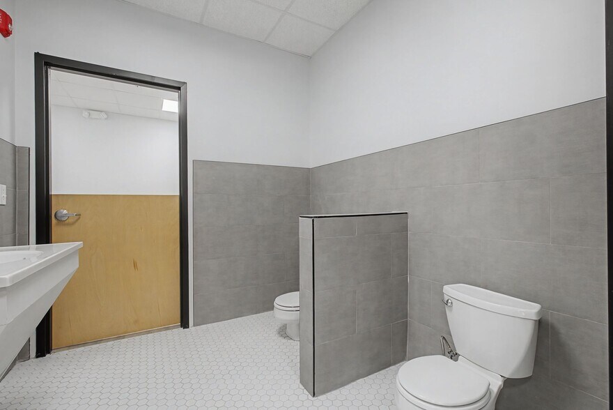 More Photos Of 207 Iris Dr, Hendersonville Daycare Center For Sale