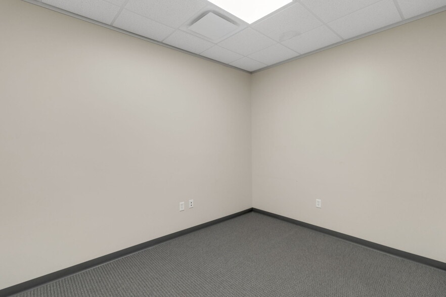 More Photos Of 8110 Parkside Ave, Baytown Warehouse For Sale