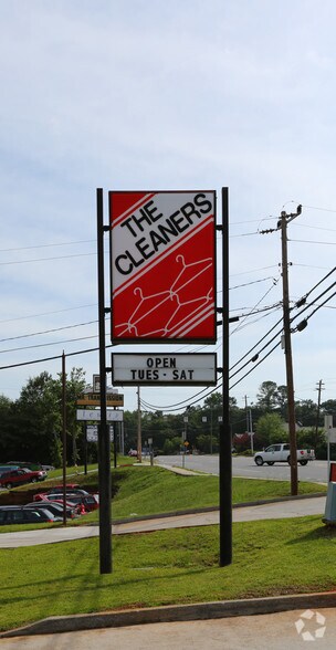 More Photos Of 2310 Lawrenceville Hwy, Decatur Freestanding For Lease
