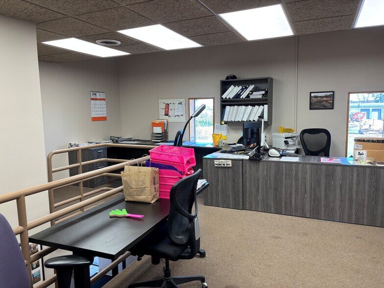 More Photos Of 9650 NE 152nd Ave, Forest Lake Light Distribution For Lease