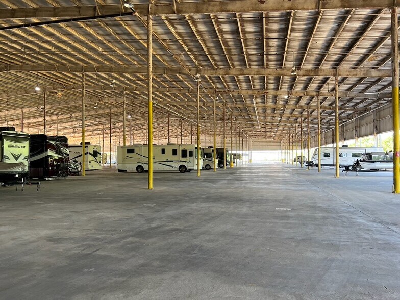 More Photos Of 1523 Midfield Industrial Blvd, Birmingham Distribution For Sale
