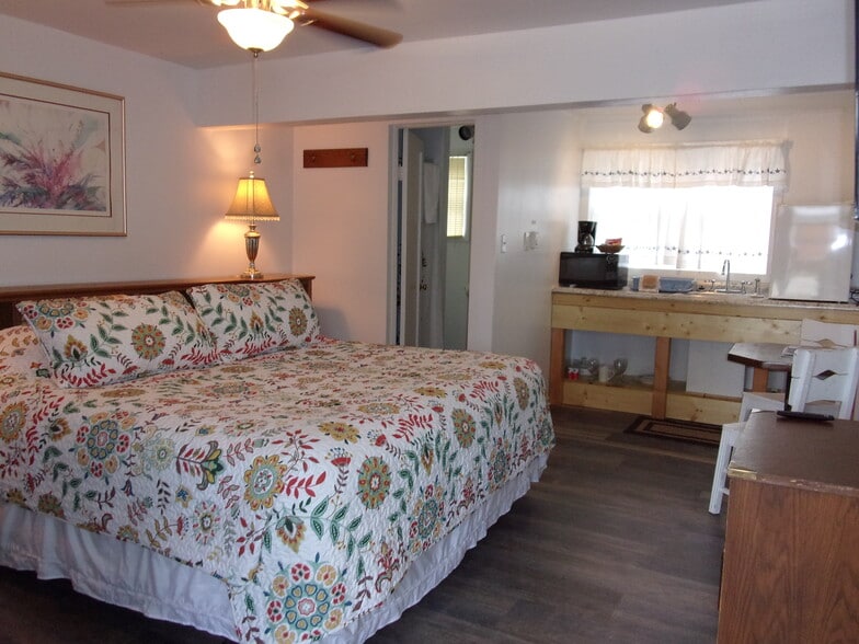 More Photos Of 308 S Main St, Darby Hotel For Sale