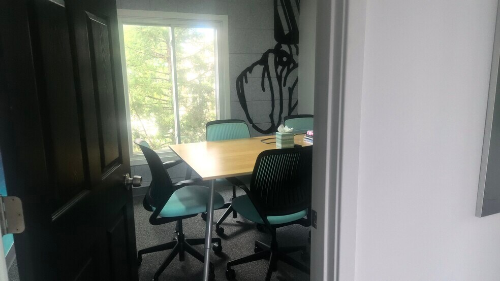 More Photos Of 5911 Meredith Dr, Urbandale Office For Lease