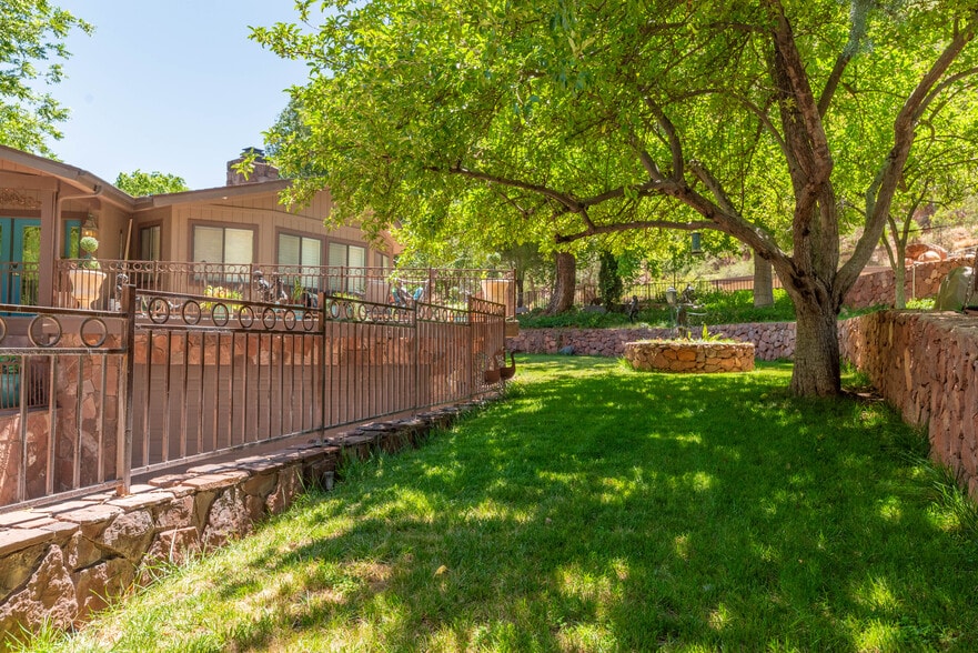 More Photos Of 4548 N State Route 89A, Sedona Hotel For Sale