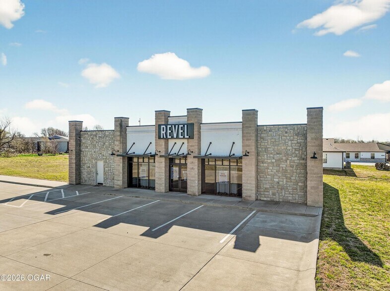 Primary Photo Of 500 Peachtree Dr, Carthage General Retail For Sale