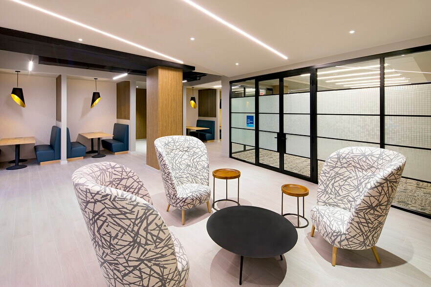 More Photos Of 1900 Gallows Rd, Vienna Office For Lease