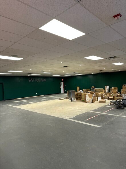 More Photos Of 586-614 Nashua Rd, Milford Freestanding For Lease