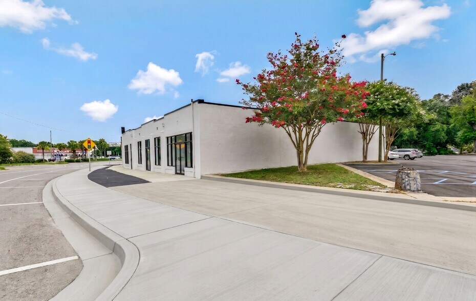 More Photos Of 4151-4175 Barrancas Ave, Pensacola Storefront For Lease