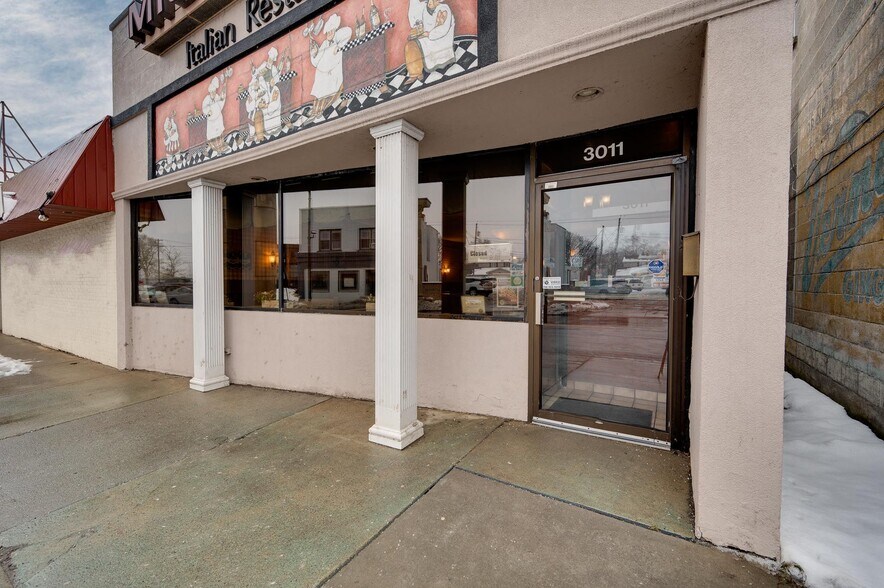 More Photos Of 3011 Pine Ave, Niagara Falls Restaurant For Sale