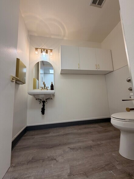 More Photos Of 15644 Pomerado Rd, Poway Medical For Lease