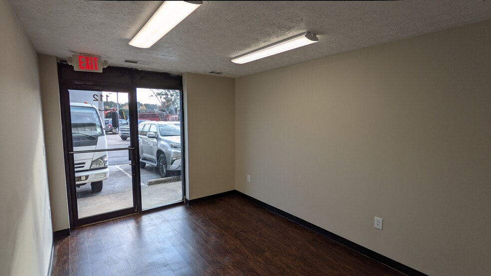 More Photos Of 478 Northdale Rd, Lawrenceville Light Distribution For Lease