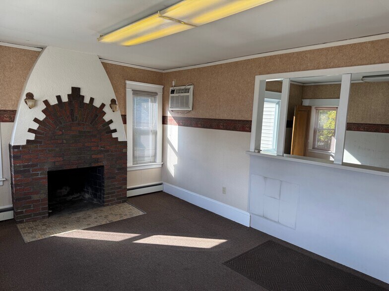 More Photos Of 1567 Centerville Rd, Warwick Office For Sale