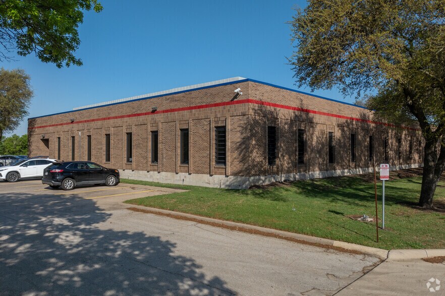 More Photos Of 11221 Pagemill Rd, Dallas Warehouse For Sale