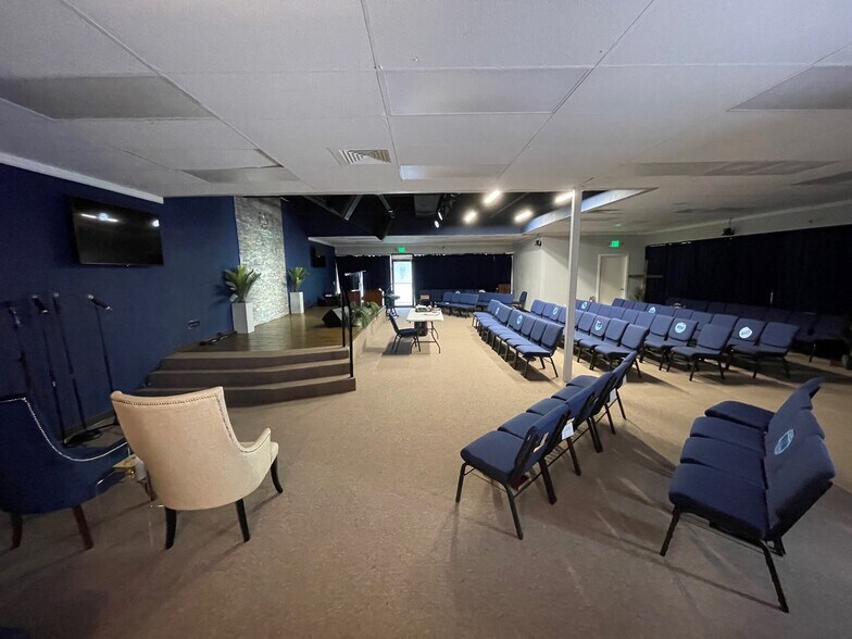 More Photos Of 6827 N Orange Blossom Trl, Orlando Unknown For Lease