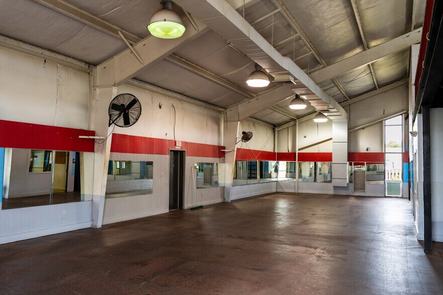 More Photos Of 7495 Old Hickory Dr, Mechanicsville Flex For Lease