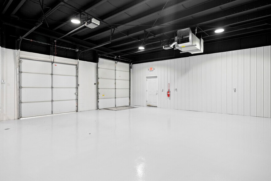 More Photos Of 9941 York Theta Dr, North Royalton Service For Lease