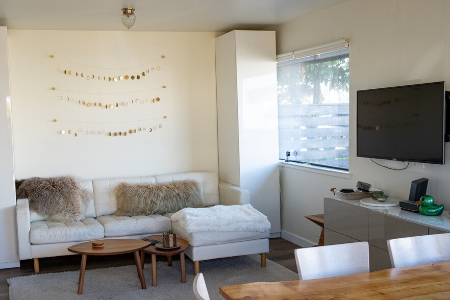 More Photos Of 325 Ingalls St, Santa Cruz Service For Sale