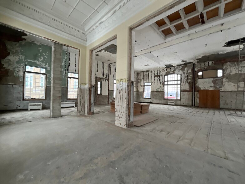 More Photos Of 27 Washington St, Biddeford Office For Sale