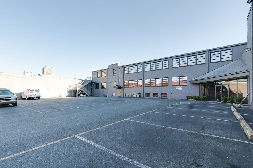 More Photos Of 2025 E Main St, Richmond Office For Lease