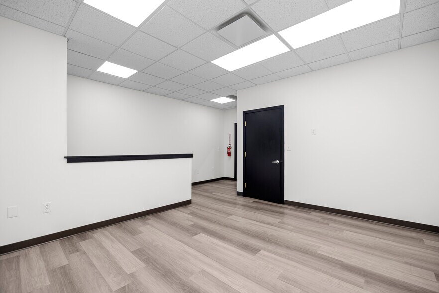 More Photos Of 9941 York Theta Dr, North Royalton Service For Lease