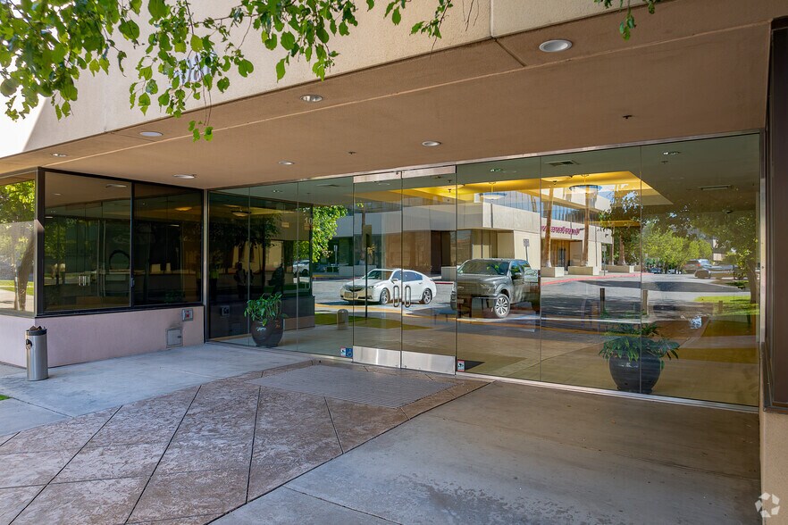 More Photos Of 5080 California Ave, Bakersfield Medical For Lease