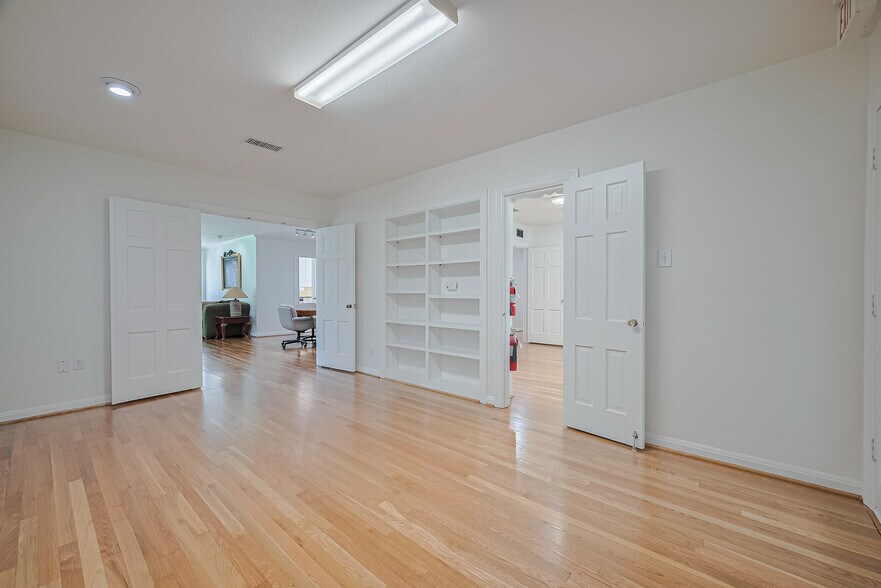 More Photos Of 826 Heights Blvd, Houston Office Residential For Sale