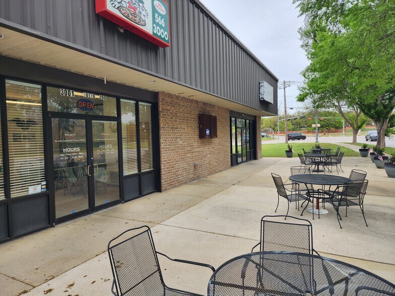 More Photos Of 3001 N Elm St, Denton Storefront For Lease