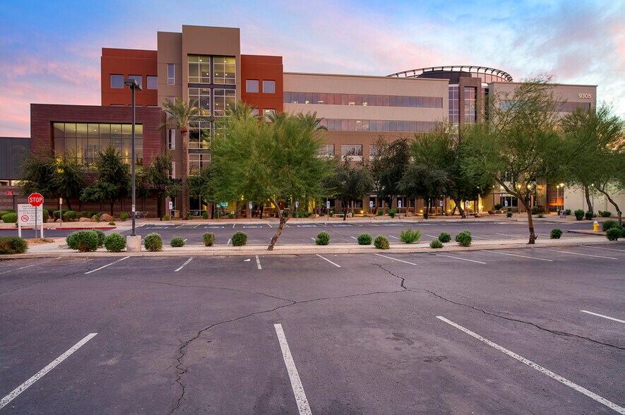 More Photos Of 9305 W Thomas Rd, Phoenix Medical For Lease