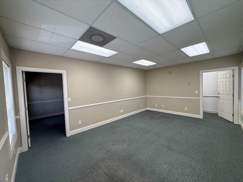 More Photos Of 7436 Forest Ct, Irmo Office For Lease