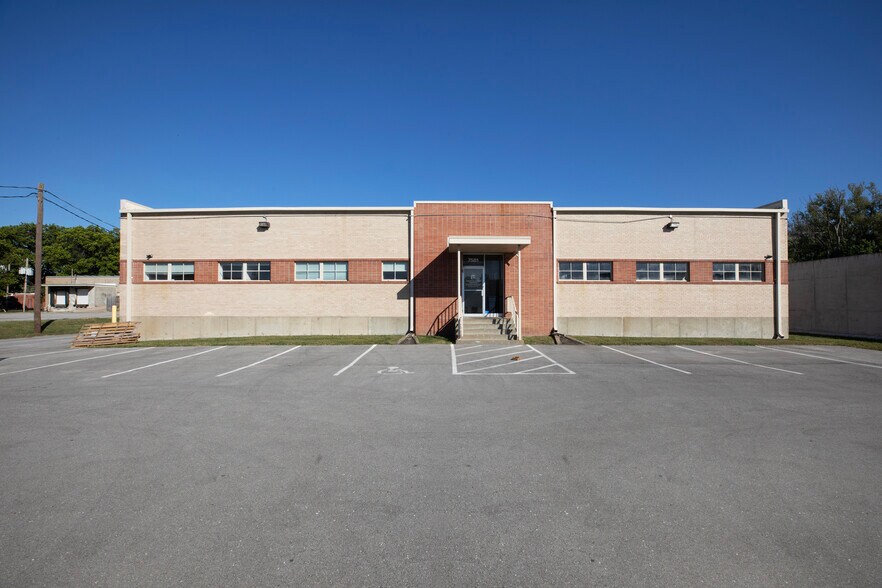 Primary Photo Of 7581 Manchester Trfy, Kansas City Warehouse For Lease