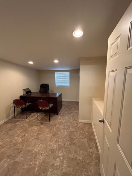 More Photos Of 3903 Industry Blvd, Lakeland Warehouse For Lease