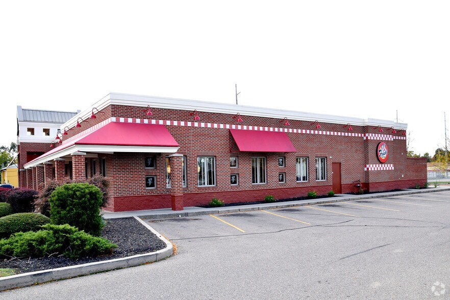 More Photos Of 2949 Dixie Hwy, Hamilton Restaurant For Lease