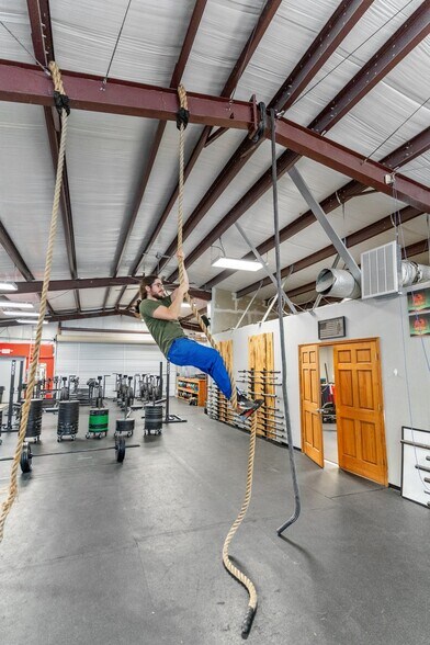 More Photos Of 140 NE Yellow Pine Ave, Madison Restaurant For Sale