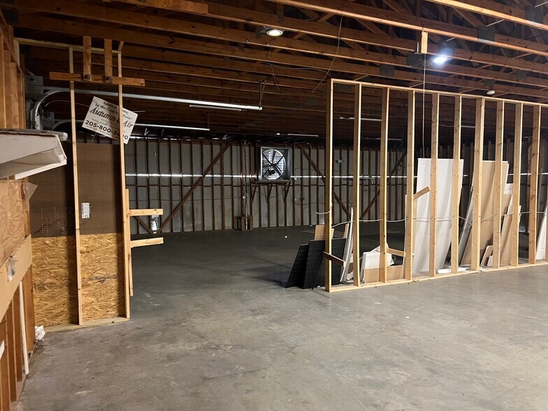 More Photos Of 2010 Old Montgomery Hwy, Birmingham Flex For Lease