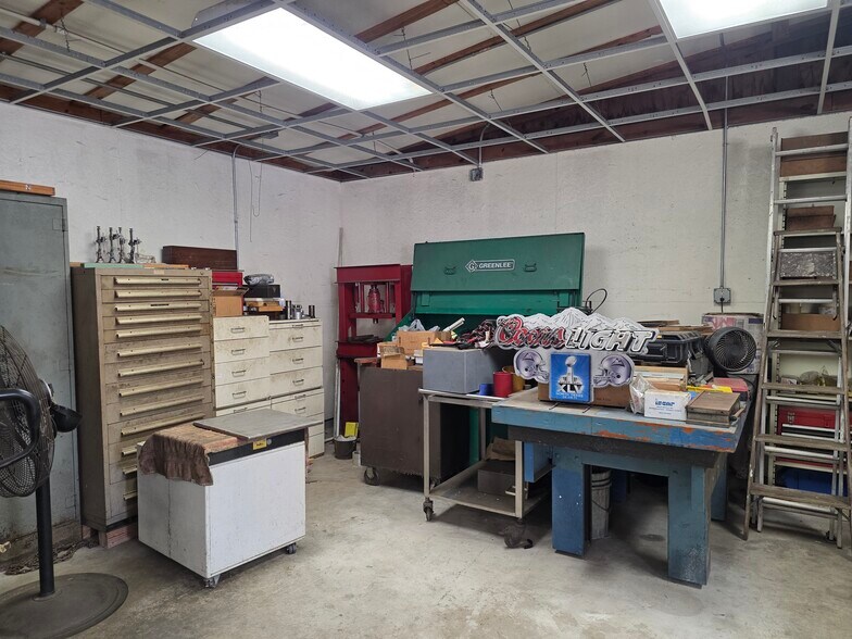 More Photos Of 2219 5th St, Stafford Office For Sale