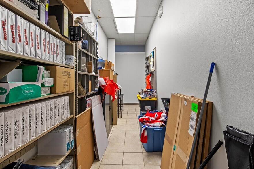 More Photos Of 304 W Jefferson St, Quincy Freestanding For Sale